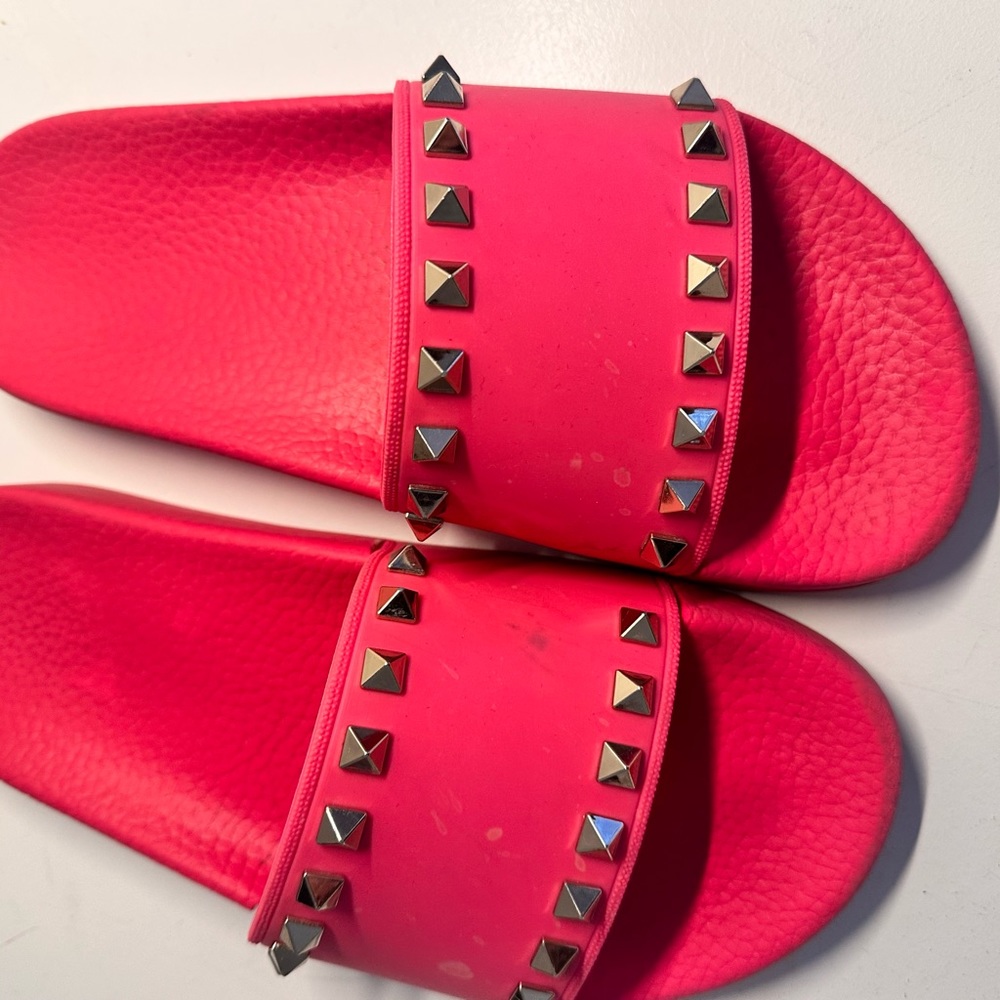 Valentino Slides